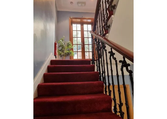F203-Fantastic Second Flr Studio Near Hyde Park