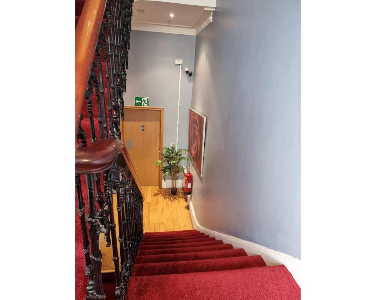 F203-fantastic Second Flr Near Hyde Park Appartement Londen